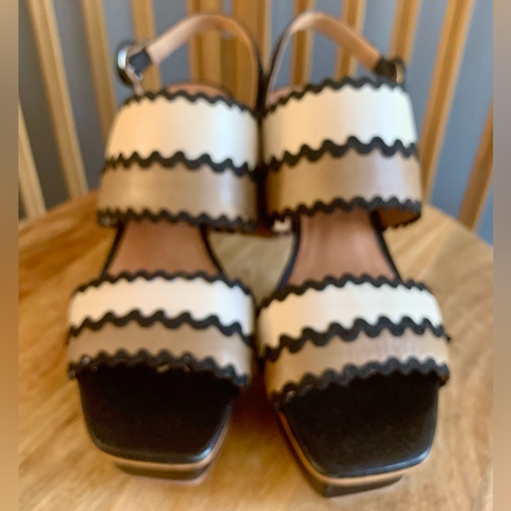 Bernardo Black and Cream Heels